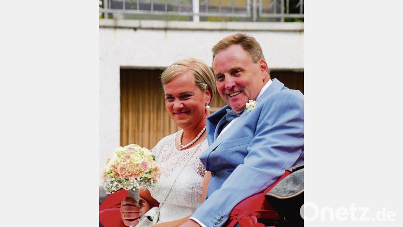 Jana Husemann und Horst Gebhard nach der standesamtlichen Trauung. Bild: wku