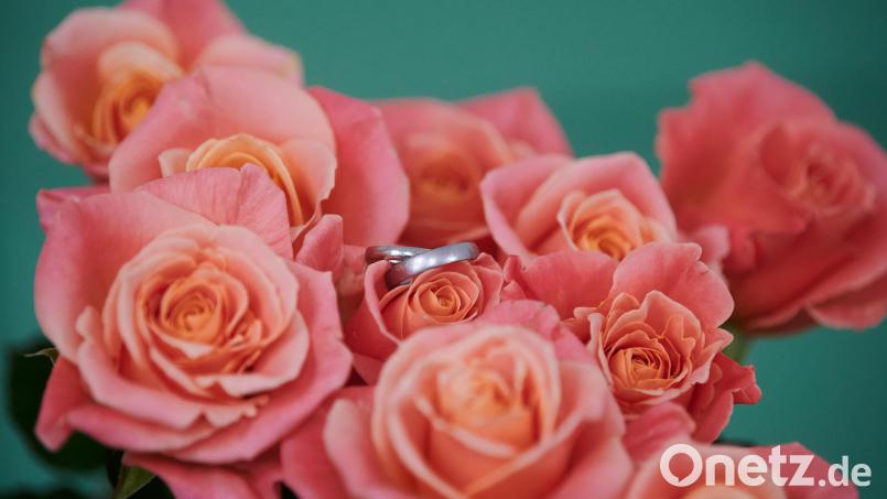 Im Februar dieses Jahres gibt es gleich mehrere Tage, die sich für ein besonderes Hochzeitsdatum eignen, darunter die Schnapszahl-Daten, also der 2.2.22 und 22.2.22. Symbolbild: Annette Riedl/dpa