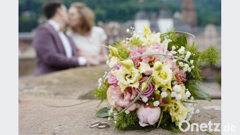 Schnapszahl-Termine sind für Hochzeiten immer beliebt. 2022 ist das auch in Amberg so. Symbolbild: Uwe Anspach/dpa