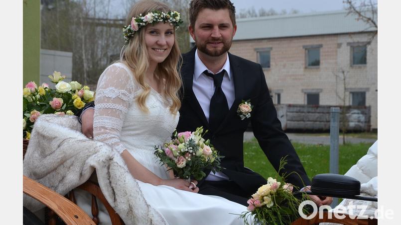 Im Rathaussaal von Kirchenthumbach gaben sich Manuela Grötsch aus Tressau und Michael Ritter aus Asbach das Jawort. Bild: ü
