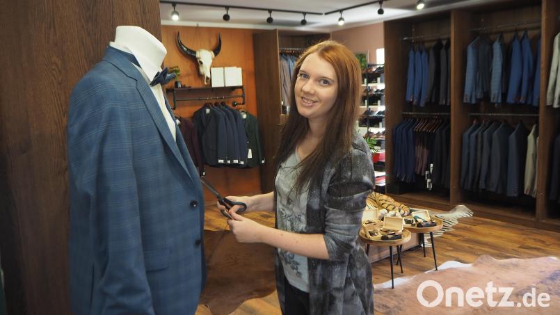 Mit feinen Stoffen kennt sich Nina Blaß von "Herren-Zauber" genauso gut aus wie mit aktuellen Trends. Ihr neues Geschäft in der Amberger Straße ergänzt den "Braut-Zauber", den sie vor zwei Jahren in der Hauptstraße eröffnet hat. Bild: bl