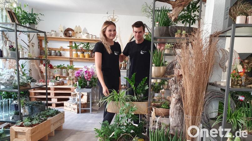 Christina und Marcel Schultes in ihrem Laden &quot;Flower Power&quot;. Bild: Lowak