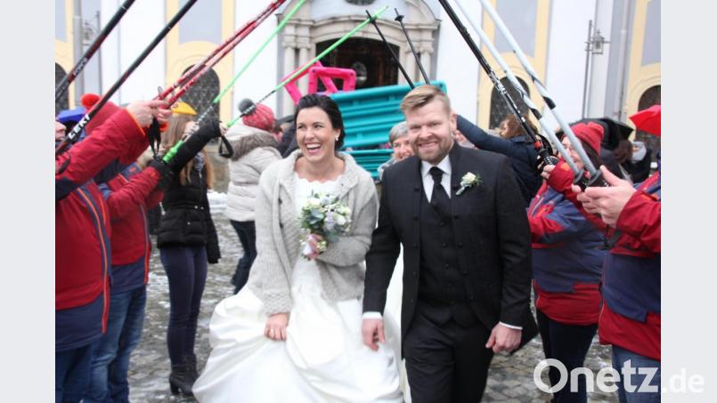 Freudestrahlend verlassen Johanna und Matthias Neumann die Basilika. Bild: kro