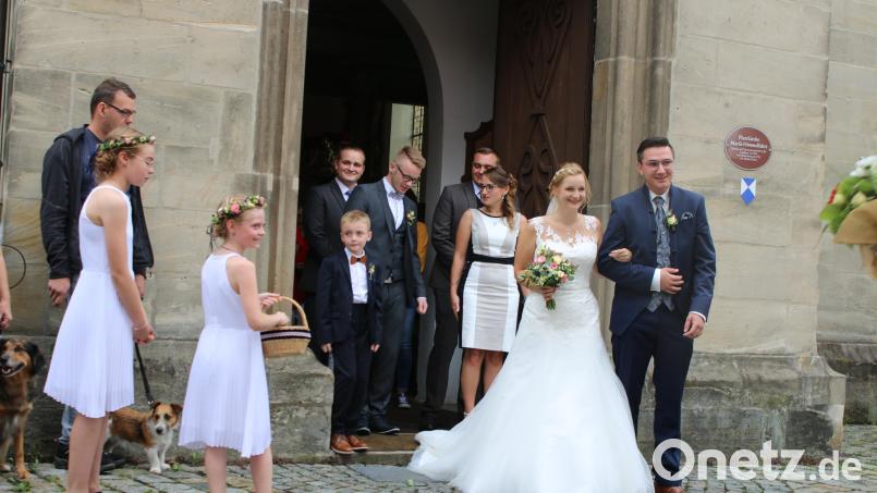 Fast genau ein Jahr nach Heiratsantrag starten Lisa Schopf und Tobias Brandl nun auch mit geistlichem Segen in in die gemeinsame Zukunft. Bild: sne