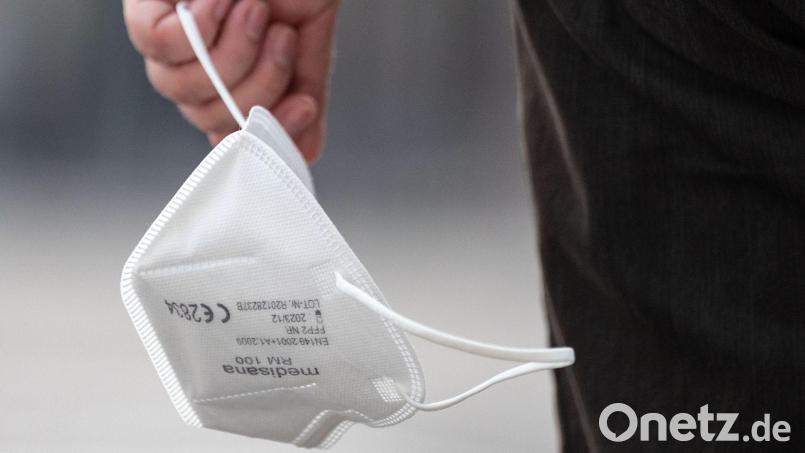 Schutzmasken gegen das Coronavirus sind in manchen Einrichtungen wieder gefragt. Bild: Marijan Murat/dpa