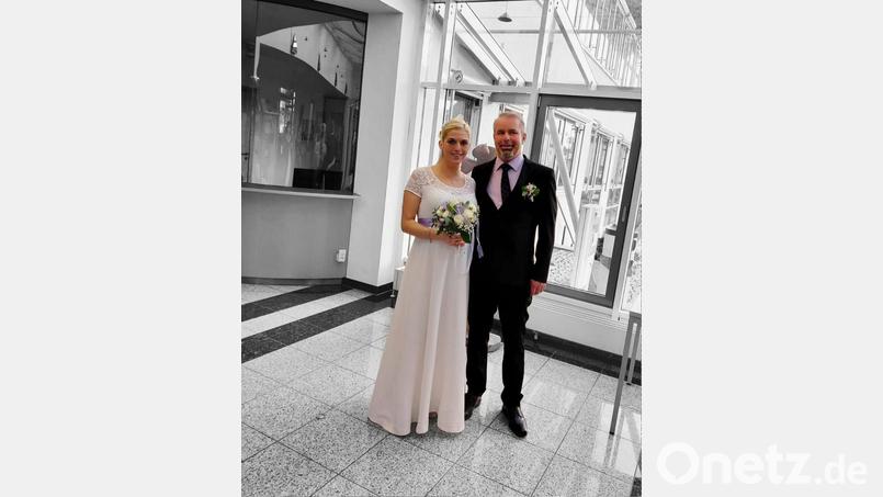 Kerstin Hofmann und Christian Veigl gaben sich das Jawort vor ihrem Chef, Bürgermeister Christian Porsch. Bild: hai
