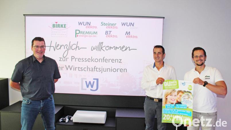 Die Wirtschaftsjunioren Fichtelgebirge sind gespannt auf die 20. Ausbildungsmesse. Im Bild von links Horst Fröber, Leiter des Arbeitskreises Schule und Wirtschaft, Pastpräsident Bernd Neupert und Kassierer Philip Birke. Bild: Schilling/fph