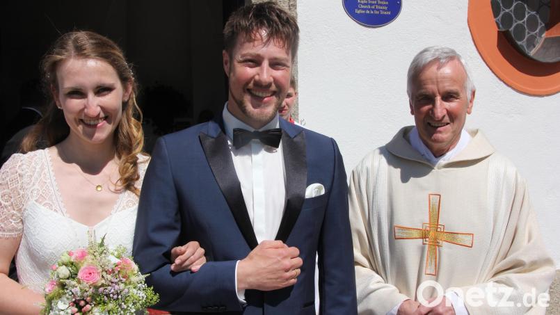 Michaela Guter und Johannes Stretz haben in der Dreifaltigkeitskirche Kappl geheiratet. Bild: kro
