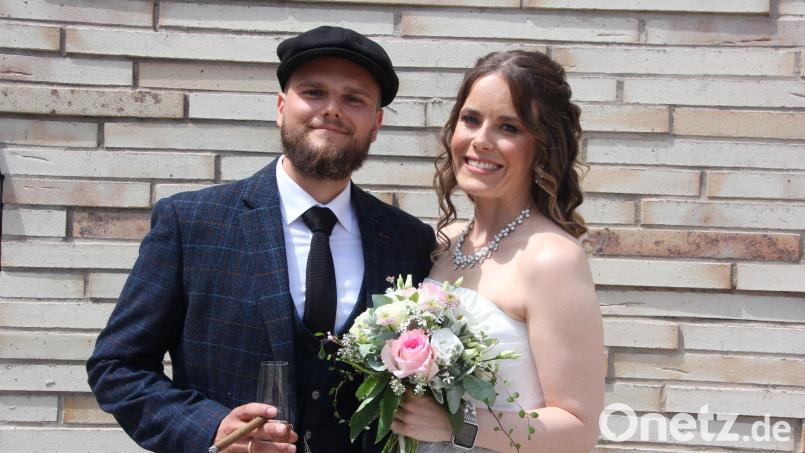 Laura und Morris Hültner gaben sich in der Fronfeste das Jawort. Bild: kro