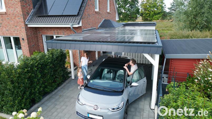 Das Auto mit Solarstrom vom eigenen Dach laden, ist sinnvoll. Ein Förderprogramm dazu hat nun dennoch für Ärger gesorgt. Symbolbild: djd/E.ON/Malte Braun