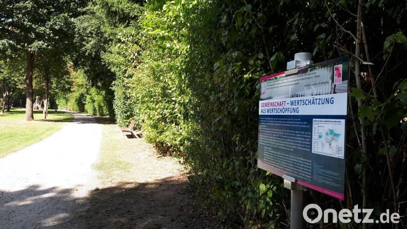 Die letzte Station des &quot;Gemeinwohlwegs&quot; in der Parkanlage Schwanenwiese widmet sich einem Gedanken aus der Regel des Ordensheiligen Benedikt von Clairvaux. Bild: pz