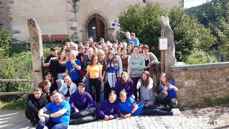 Die evangelischen Konfirmanden in der Region sorgten für ausgelassene Stimmung auf der „Konfiburg“ Trausnitz. Bild: Jürgen Weich/exb