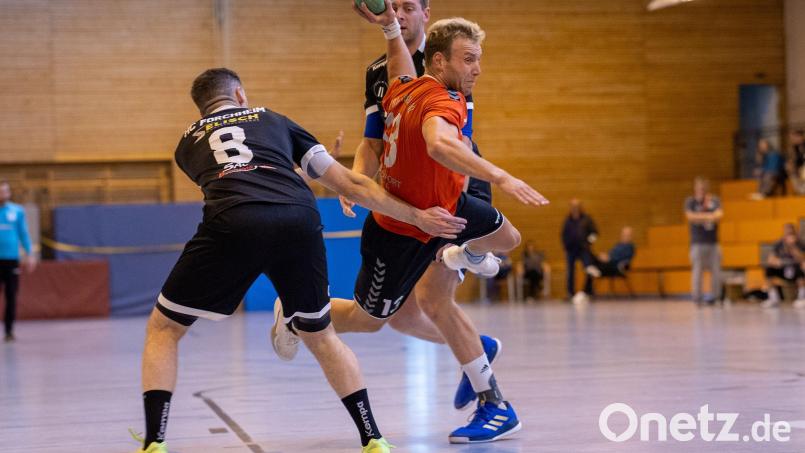 Fabian Steininger (rotes) Trikot will auch gegen den HC Sulzbach Bild: Günter Uschold