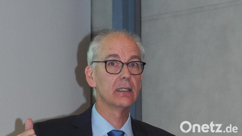 Steuerberater und Zweiter Vorsitzender Norbert Ziegler informiert über Neuerungen für Hausbesitzer. Bild: Benedikt Rager/exb