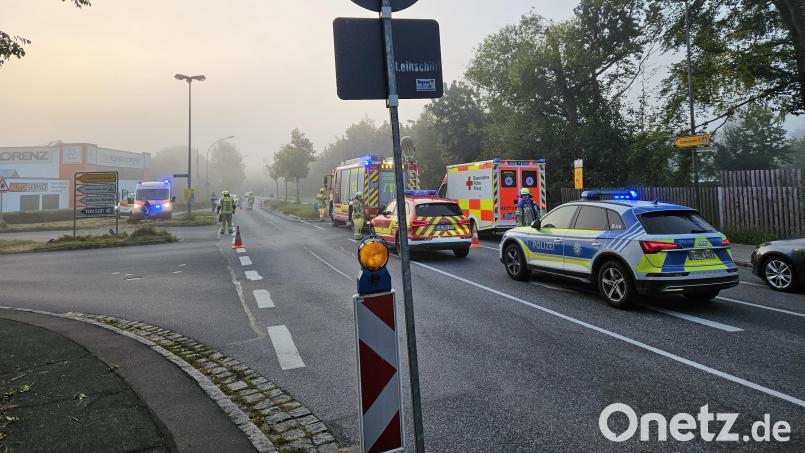 An der Einmündung Rosenbachstraße/Industriestraße kam es in Sulzbach-Rosenberg am Freitagmorgen gegen 7 Uhr zu einem Unfall mit zwei Autos. Eine Person wurde dabei verletzt. Bild: blm