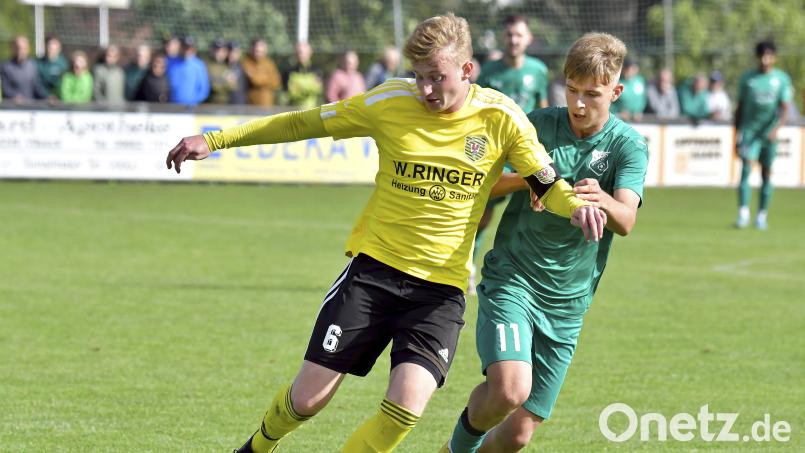 Der Hahnbacher Kapitän Michael Hefner (links/Szene aus einem anderen Spiel) und seine Teamkollegen besiegten Vilseck mit 4.1. Archivbild: Hubert Ziegler