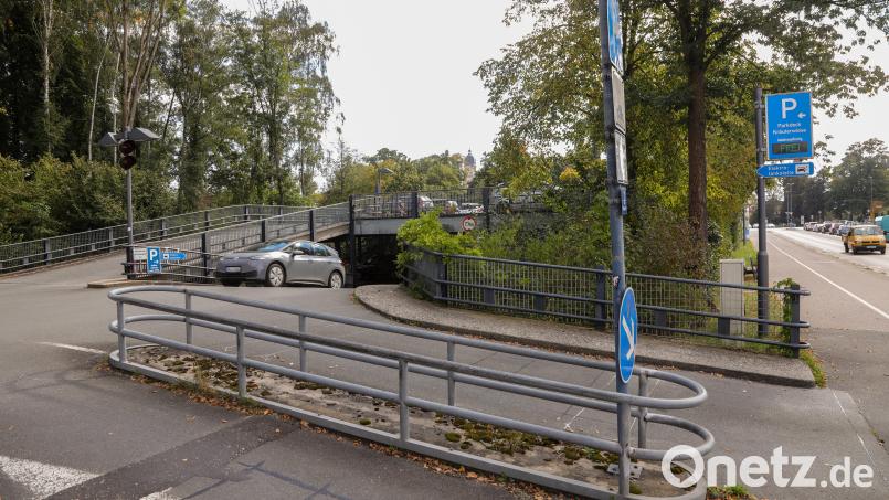 Das Parkdeck an der Kräuterwiese aufstocken und wieder gratis machen. Das ist ein sehr praktischer Vorschlag des Amberger Stadtmarketingvereins. Bild: Wolfgang Steinbacher