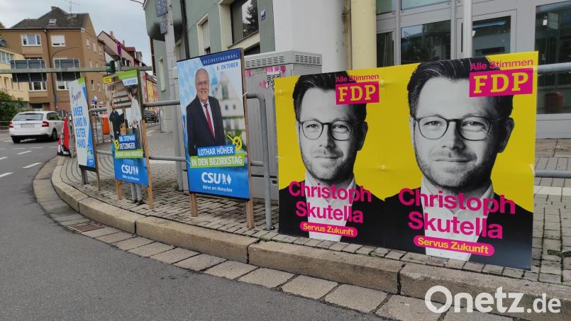 In Weiden hängen seit Sonntag die ersten Wahlplakate. Auch an der Kreuzung am Josefshaus. Bild: rg