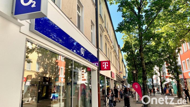 In der Max-Reger-Straße 5 gibt es seit wenigen Tagen eine neue Laden-Fassade. Bild: Gabi Schönberger