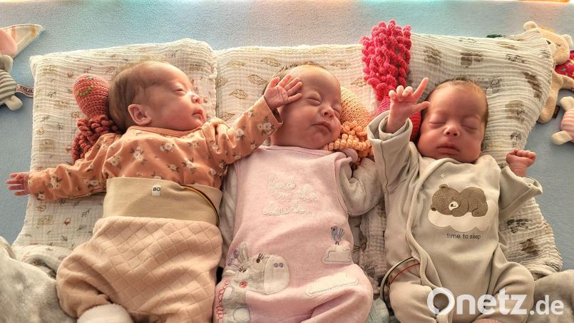 Vanessa-Anastasia, Roua-Maria und Sonja-Eleni kamen im Klinikum Amberg als Frühchen zur Welt. Jetzt dürfen sie nach Hause. Bild: Klinikum/Dietl/exb