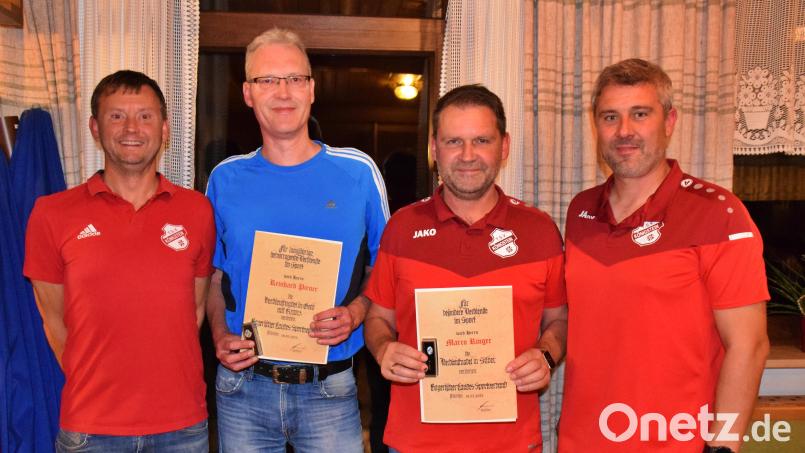 Bei den Ehrungen des TSV Königstein (von links): Martin Lederer, Reinhard Pirner, Marco Ringer und Christian Koch. Bild: wku