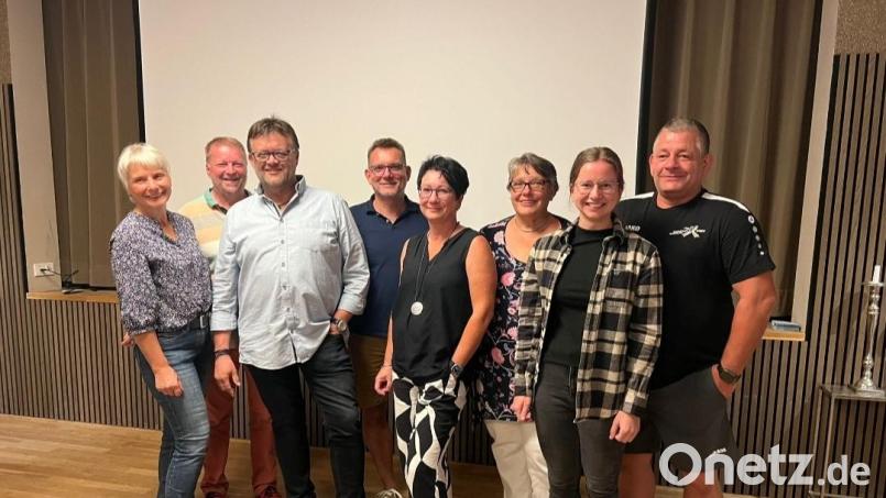Sie stehen an der Spitze von Quick Feet (von links): Marion Lindner, Herbert Kastner, Peter Sommerer, Jürgen Mitterer, Gudrun Mitterer, Claudia Minks, Antonia Schmid und Bernd Peter. Es fehlt Jessica Kugel. Bild: Jürgen Minks/exb