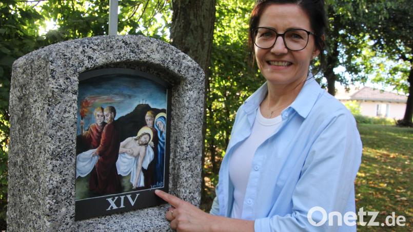 Karin Achatz erneuerte die Bilder der 14 Kreuzwegstationen am Kalvarienberg bei Mähring. Bild: kro