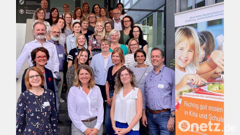 Katharina Goerg und Christina Apel (vorne Zweite und Dritte. von links) vom AELF Regensburg-Schwandorf begrüßten die Coachingteilnehmer in Regensburg. Bild: Zech/AELF Regensburg/exb