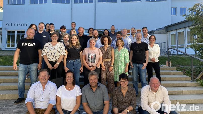 Die Teilnehmer des Klassentreffens des Grundschuljahrgangs 1983 in Plößberg. Bild: Jürgen Kraus/exb