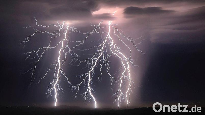 In keinem anderen Landkreis der Oberpfalz blitzt es so selten wie im Landkreis Tirschenreuth. Was sind die Gründe? Symbolbild: Kent Porter/The Press Democrat/AP/dpa