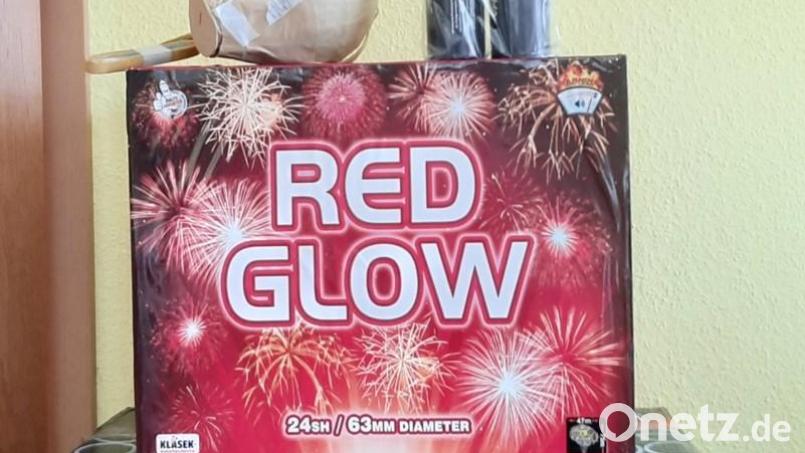 Zivilfahnder der Bundespolizeiinspektion Waidhaus fanden am Samstag, 30. September, in Waldsassen 34 Kilogramm verbotene Pyrotechnik im Kofferraum eines Pkw. Die Bundespolizei stellt Strafanzeige wegen Verstoßes gegen das Sprengstoffgesetz. Bild: Bundespolizei/exb