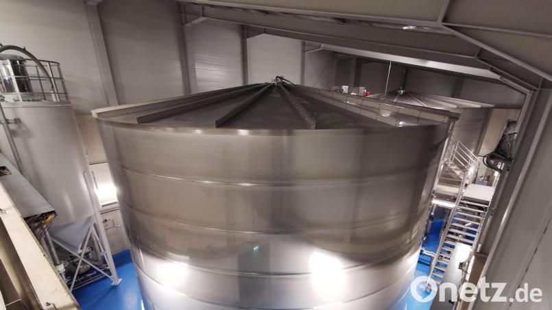 Blick in das Wasserwerk Galgenberg und auf einen der zwei neuen Edelstahl-Trinkwassertanks (je 6000 Liter Fassungsvermögen). Bild: Portner