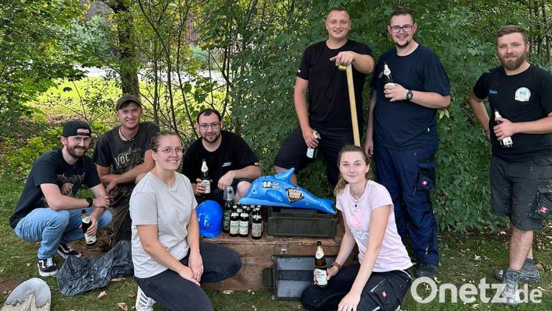 Mit dem Ausgraben der Kirwa begann für die Kemnather Madler und Burschen die zweitägige Kirwafeier im Kuchenreuther Haisl. Bild: Burschen- und Madlerverein Kemnath/exb