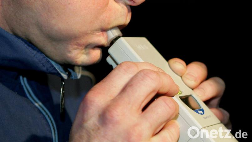 Ein nach einem Sturz verletzter 62 Jahre alter Pedelec-Fahrer ließ einen Alkoholtest freiwillig über sich ergehen. Symbolbild: Uli Deck/dpa/Archivbild