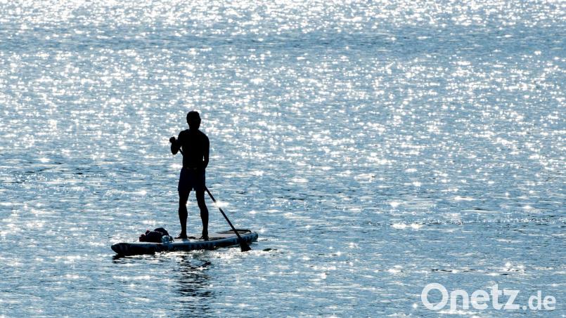 In Sulzbach-Rosenberg hatte es ein Einbrecher auf ein Stand-up-Paddling-Board samt Zubehör abgesehen. Symbolbild: Matthias Balk/dpa/Bildarchiv