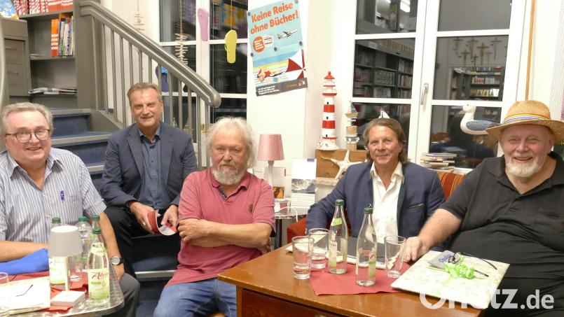 Klaus Rösch, Berthold Kellner, Walter J.Pilsak, Florian Winklmüller und Hans G. Lauth (von links) boten einen unterhaltsamen Abend. Bild: Grenzlandschreiber/exb