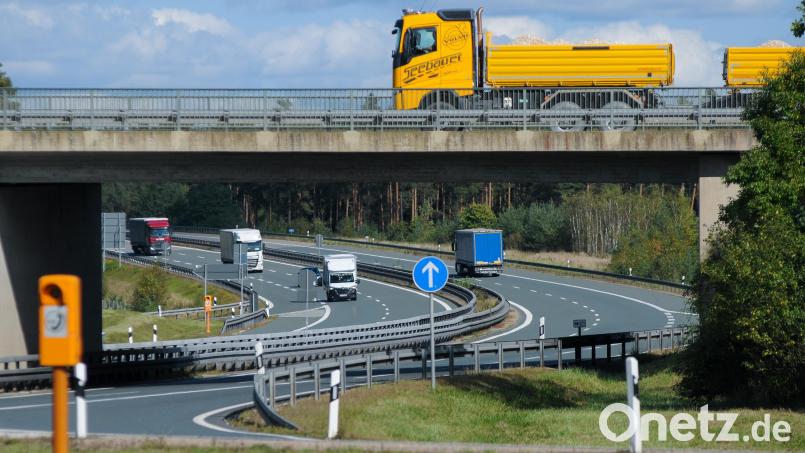 Der Kreuzungsbereich der Autobahn A6 mit der B85 ist laut Verkehrspolizei sehr unübersichtlich. Daher wurde hier Tempo 120 angeordnet. Bild: Stephan Huber