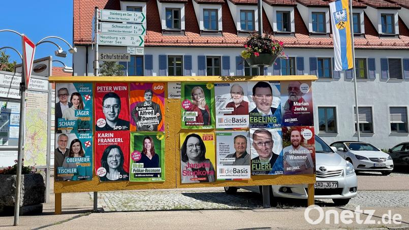 Am Sonntag ist Landtags- und Bezirkstagswahl in Bayern. Die Parteien werben mit Plakaten, wie hier in Wackersdorf, um die Gunst der Wähler. Bild: Gerhard Götz