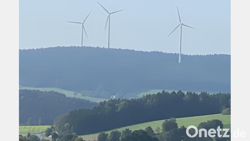 Ein Beispiel einer Anlage mit drei Windrädern wie hier in Pamsendorf. Bild: Josef Glas
