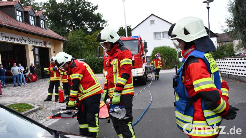 Zwei Gruppen der Feuerwehr Schirmitz legen die Leistungsprüfung &quot;Technische Hilfeleistung&quot; erfolgreich ab. Bild: Feuerwehr Schirmitz/exb