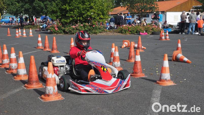 Auf dem Parkplatz des Freibads in Auerbach war die Strecke für die jungen Kartfahrer abgesteckt. Bild: kek
