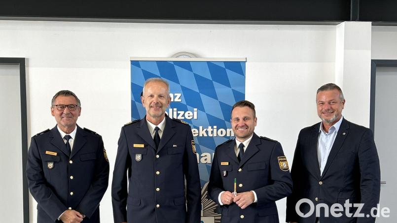 Polizeihauptkommissar Andreas Lamprecht (von links nach rechts), Polizeipräsident Thomas Schöniger, Polizeioberkommissar Michael Mühlbauer und Personalratsvorsitzender Christian Kiener. Bild: GPI Waidhaus / exb