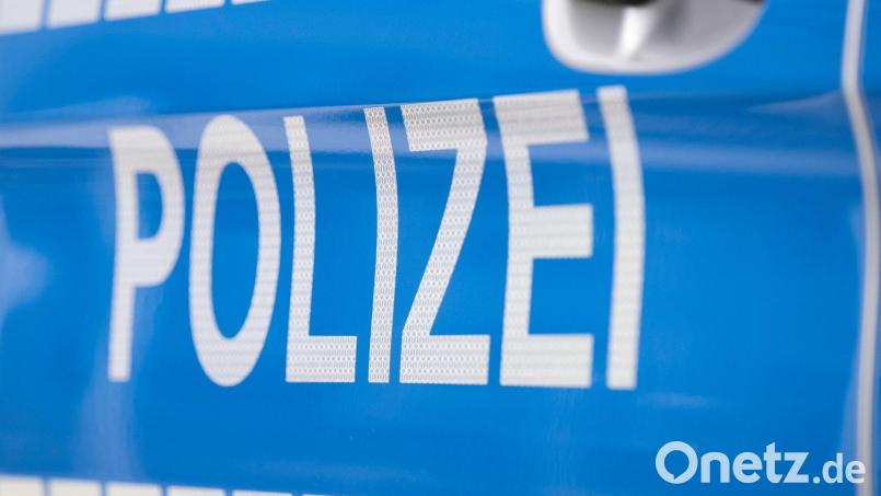 Die Polizei hat in Wolfsburg einen alkoholisierten Autofahrer angehalten. Die Ausrede des Mannes brachte die Beamten zum Schmunzeln. Symbolbild: Boris Roessler/dpa