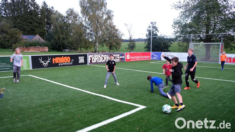 Die ersten Kids haben die neue Soccer-Arena in Oberbibrach bereits erobert Bild: do
