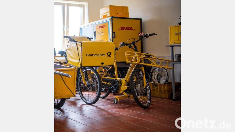 Pakete stapeln sich in einer Filiale der Deutschen Post. Bild: Sina Schuldt/dpa/Symbolbild
