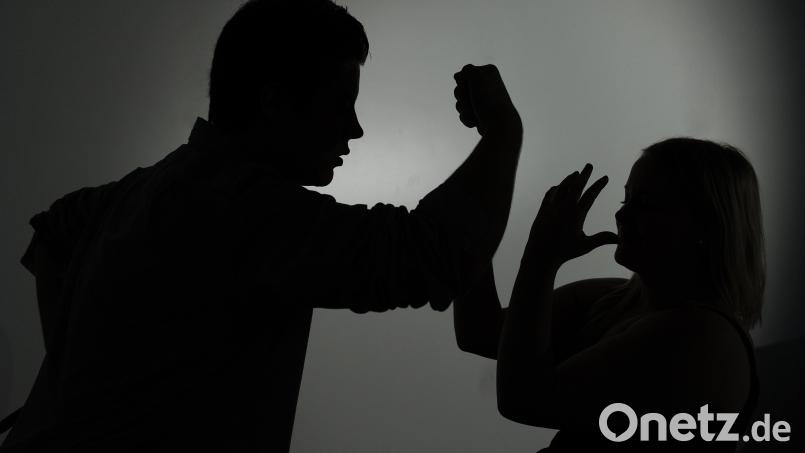 Schutz vor gewalttätigen Partnern bieten Frauenhäuser. Symbolbild: Jan-Philipp Strobel/dpa