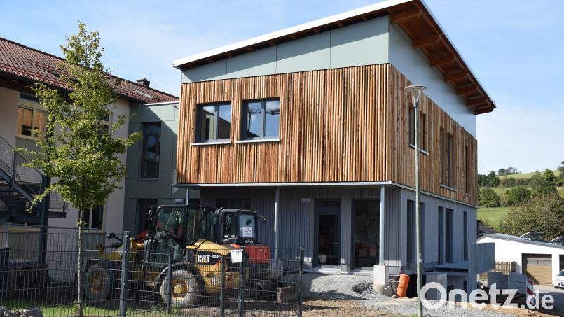 Noch sind nicht alle Arbeiten am neuen Landkinderhaus in Trausnitz abgeschlossen. Mit Beginn des neuen Schuljahres konnten bereits die ersten KInder einziehen. Bild: bnr