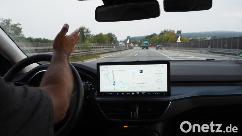 An der Beschilderung liegt es laut Fahrlehrer Alexander Renz nicht, dass so viele Unfälle im Baustellenbereich der A 93 bei Pfreimd passieren, er moniert das Verhalten vieler Autofahrer. Bild: bl
