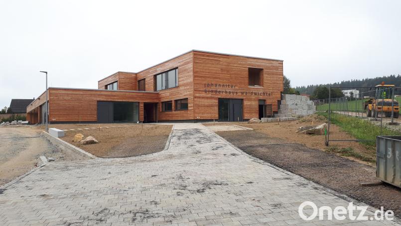 Annähernd ein Drittel der Stabi-Hilfen für Waldsassen fließt in Investitionen, wobei das neue Kinderhaus am Stationsweg einen Schwerpunkt bildet. Bild: pz