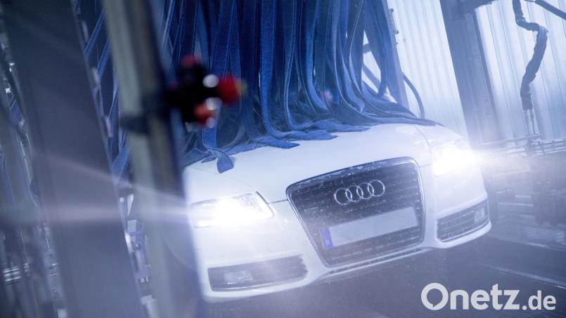 Einen ungewöhnlichen Ort – eine Waschanlage – hat sich ein Mann in Lichtenfels ausgesucht. Symbolbild: Christin Klose/dpa